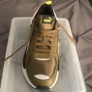 Mens 10.5 Puma sneakers